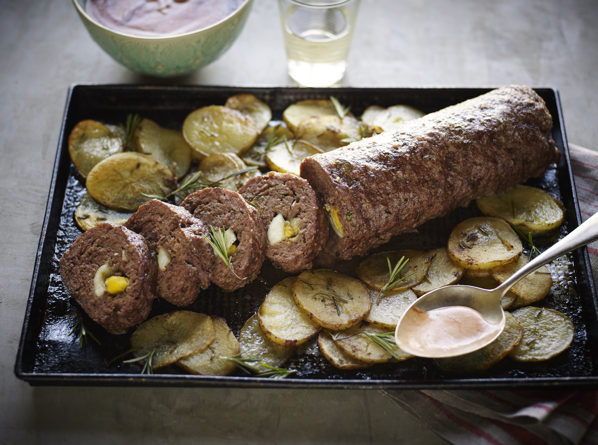 ARROYYADO-DE-CARNE-CON-PAPAS-AL-HORNO.jpg