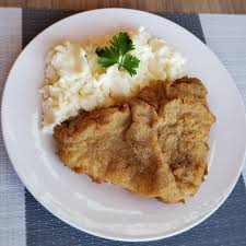 MILANESA-DE-CARNE-CON-PURE-DE-PAPA.jpeg